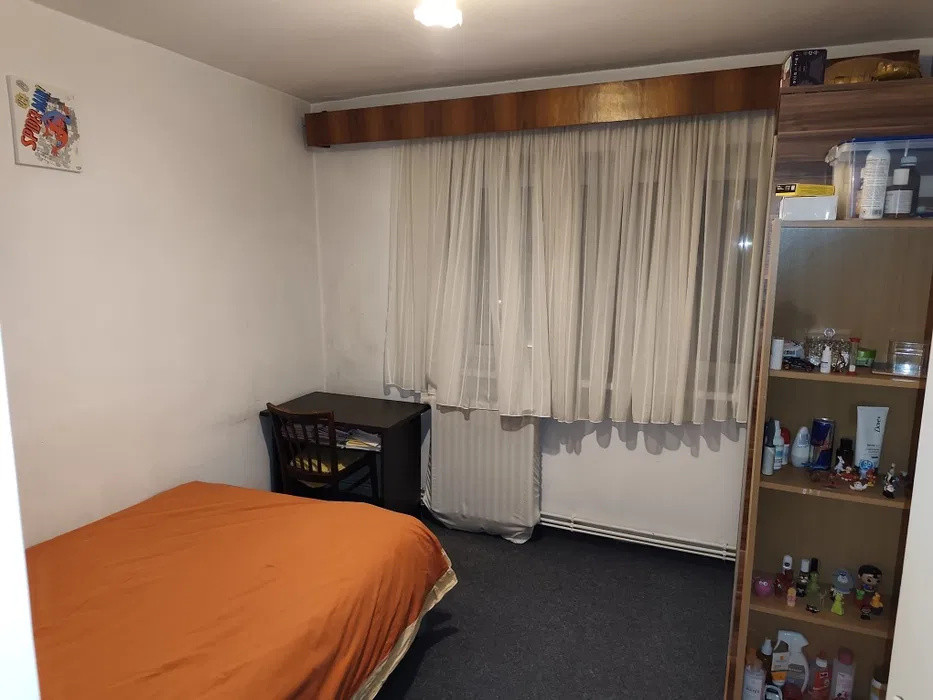 Apartament 2 camere, decomandat, etaj intermediar, Calea Florești