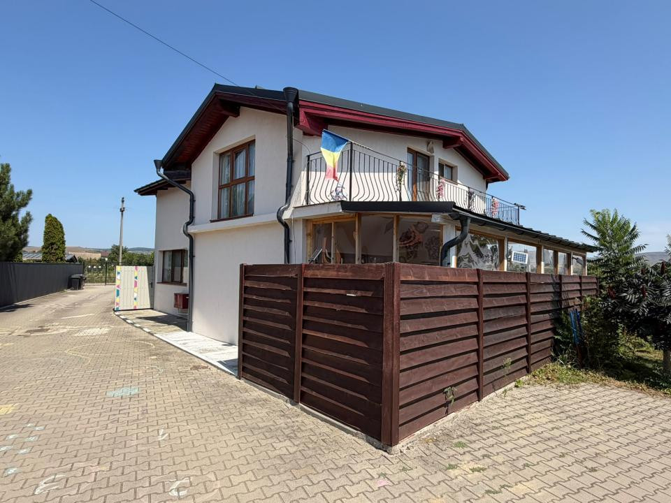 Casa individuala, 5 camere, 2 bai, balcon, terasa 126mp util Zona Gilau 