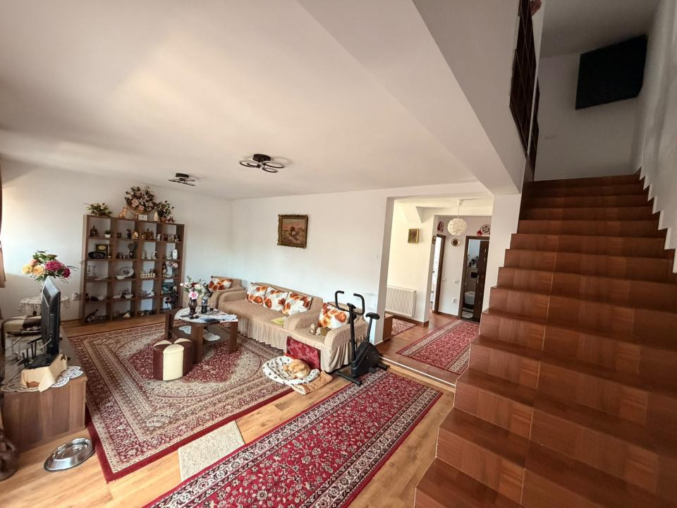 Casa individuala, 5 camere, 2 bai, balcon, terasa 126mp util Zona Gilau 