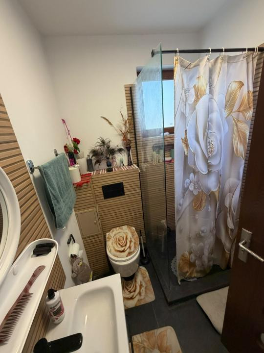 Casa individuala, 5 camere, 2 bai, balcon, terasa 126mp util Zona Gilau 