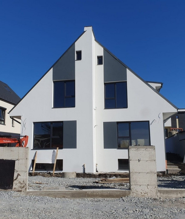 Duplex de 4 camere, semifinisat, zona Voronet