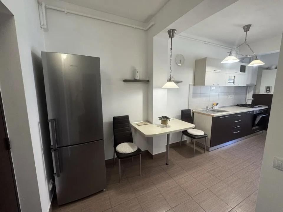 Apartament cu o camere, et intermediar, Mărăști