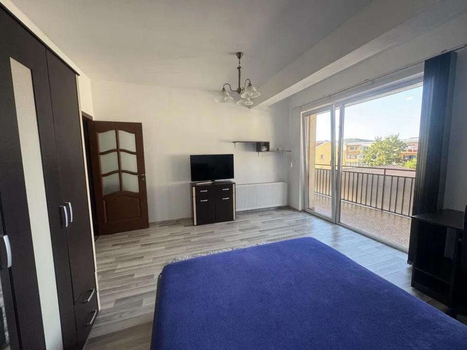Apartament cu o camere, et intermediar, Mărăști